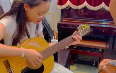 KHOÁ HỌC GUITAR